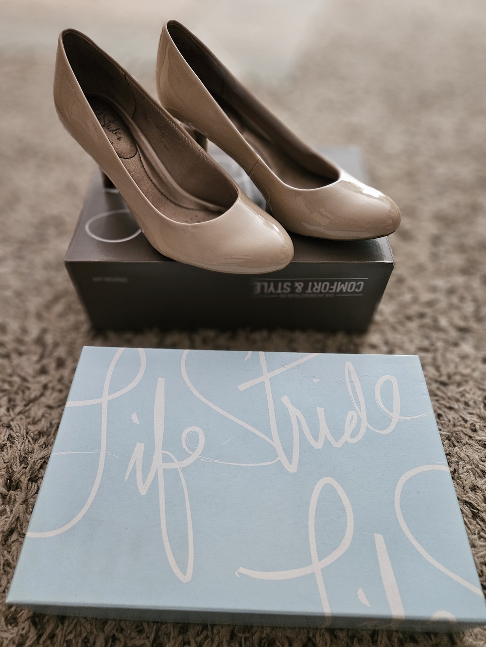 Life Stride Beige Patent Round-Toe Heels